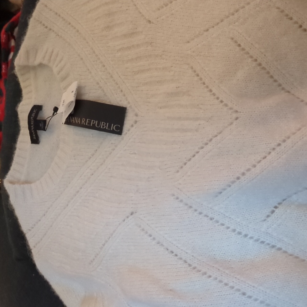 BNWT - alpaca Banana Republic sweater, size ladies M